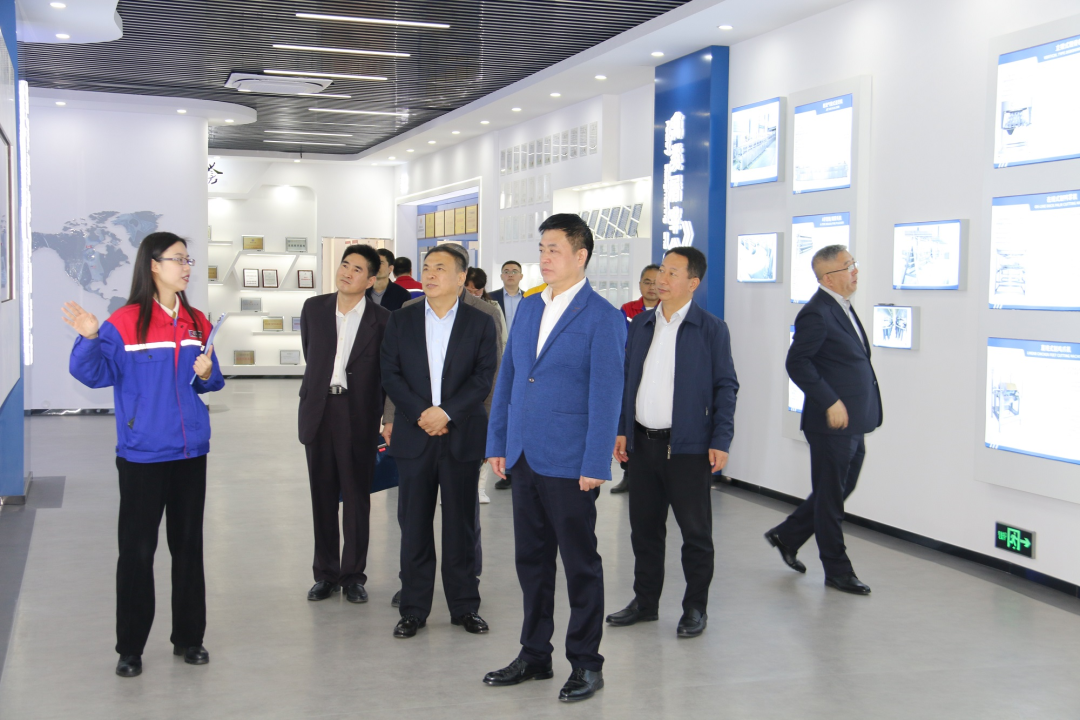 青島市政協(xié)副主席、市工商聯(lián)主席崔作一行蒞臨銳智股份調(diào)研考察