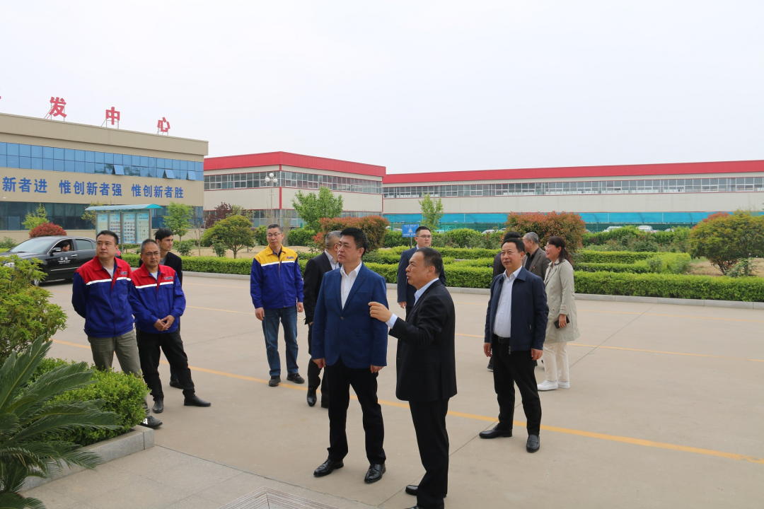 青島市政協(xié)副主席、市工商聯(lián)主席崔作一行蒞臨銳智股份調研考察